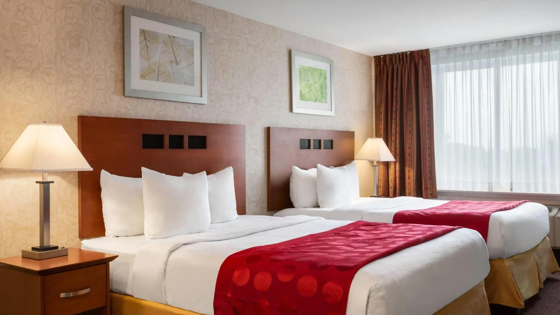Ramada Plaza By Wyndham Montreal Hotel