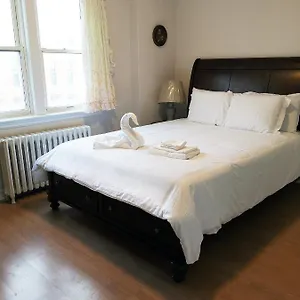 Habitación en casa particular Cozy Private Rm Heart Of North York Free Parking Full Kitchen Close To Downtown 