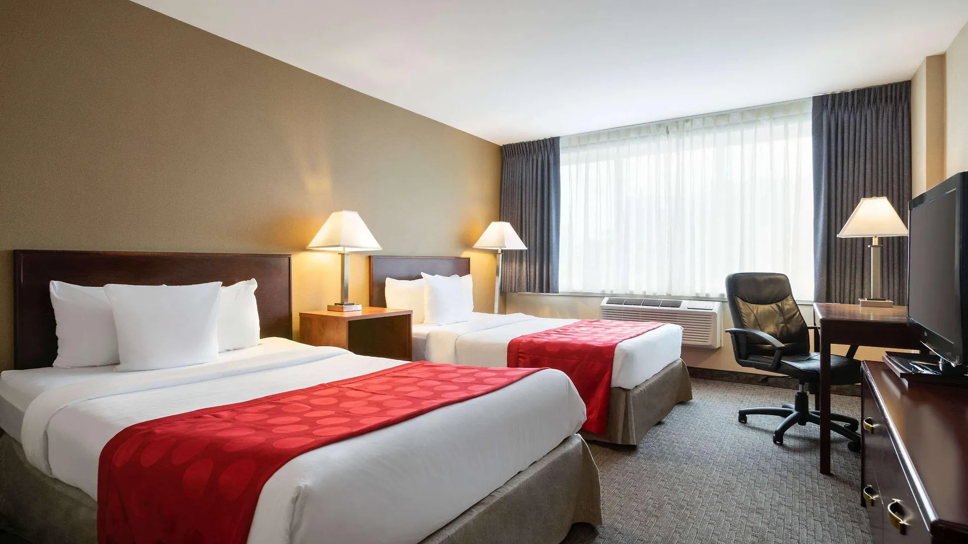 Ramada Plaza By Wyndham Montreal Hotel